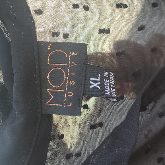 Cute Top - Picture 3 of 3